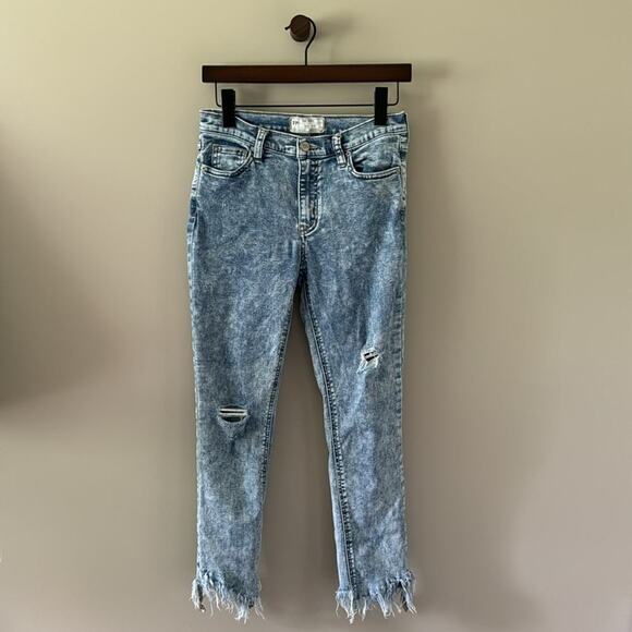 GUC FREE PEOPLE Great Heights Acid Wash Frayed High Rise Skinny Jeans Size 27 - Picture 1 of 7